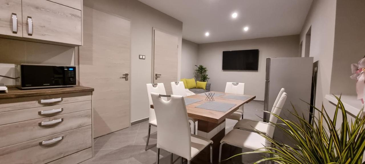 Hos-Cegledi Vendeghaz Miskolc -Oenallo Otthon, Mely Csak Az Oenoeke Extérieur photo