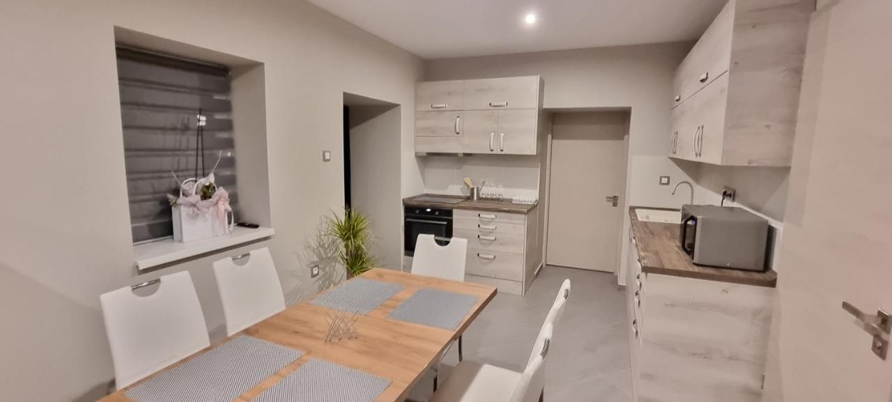 Hos-Cegledi Vendeghaz Miskolc -Oenallo Otthon, Mely Csak Az Oenoeke Extérieur photo