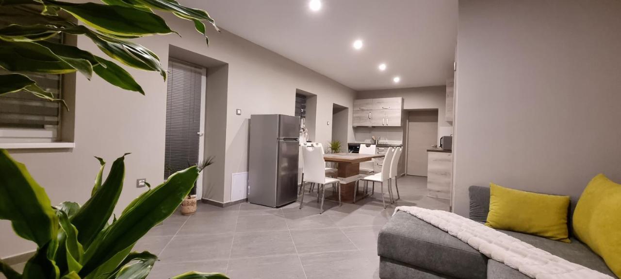 Hos-Cegledi Vendeghaz Miskolc -Oenallo Otthon, Mely Csak Az Oenoeke Extérieur photo
