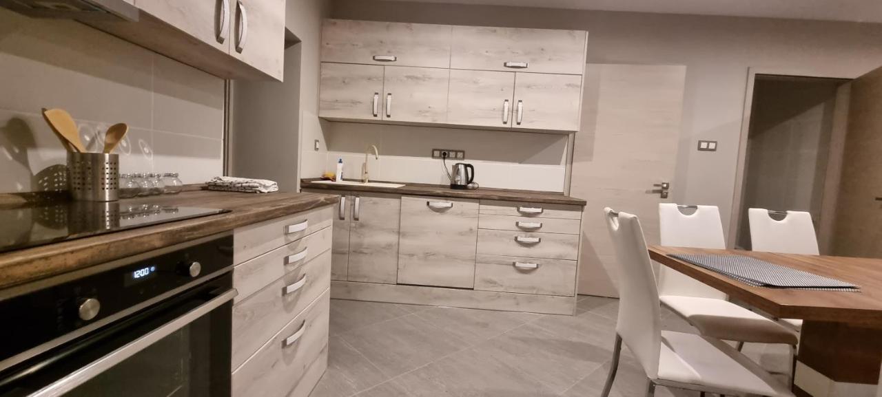 Hos-Cegledi Vendeghaz Miskolc -Oenallo Otthon, Mely Csak Az Oenoeke Extérieur photo