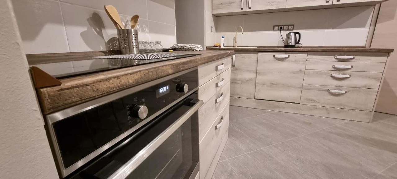 Hos-Cegledi Vendeghaz Miskolc -Oenallo Otthon, Mely Csak Az Oenoeke Extérieur photo