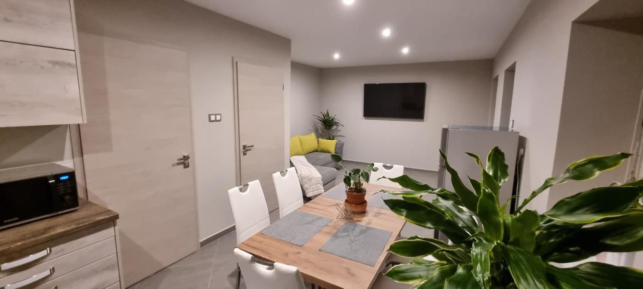 Hos-Cegledi Vendeghaz Miskolc -Oenallo Otthon, Mely Csak Az Oenoeke Extérieur photo