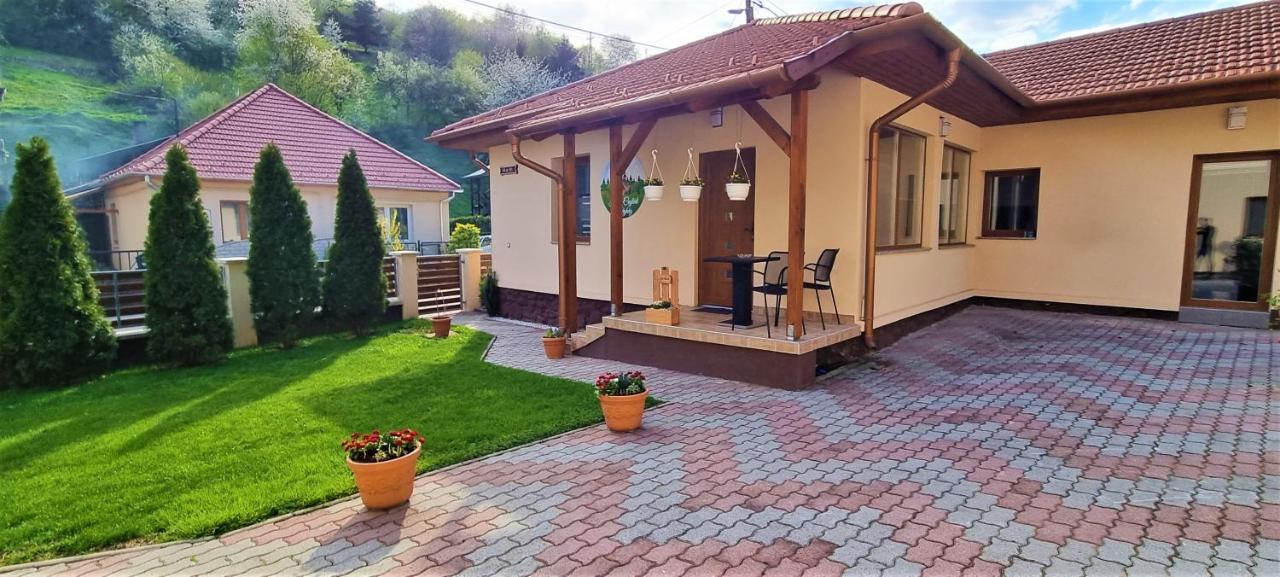 Hos-Cegledi Vendeghaz Miskolc -Oenallo Otthon, Mely Csak Az Oenoeke Extérieur photo