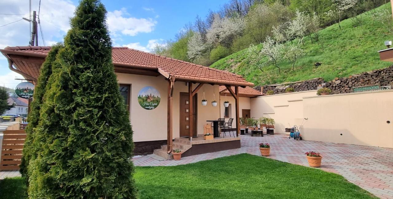 Hos-Cegledi Vendeghaz Miskolc -Oenallo Otthon, Mely Csak Az Oenoeke Extérieur photo