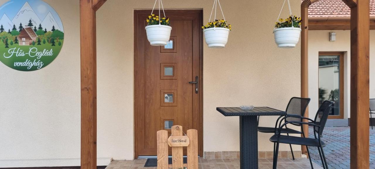 Hos-Cegledi Vendeghaz Miskolc -Oenallo Otthon, Mely Csak Az Oenoeke Extérieur photo